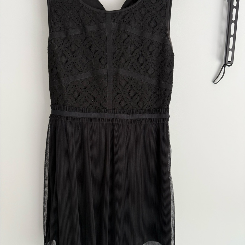 Skies Are Blue Black Sheath Mini Dress V-Neck Sleeveless